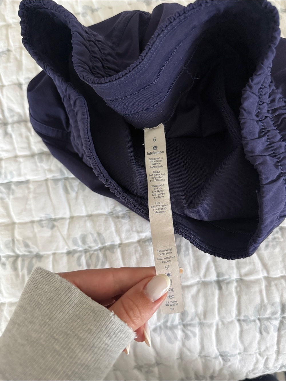 lululemon athletica Women's Athletic Shorts - size 6 - Picture 4 of 5
